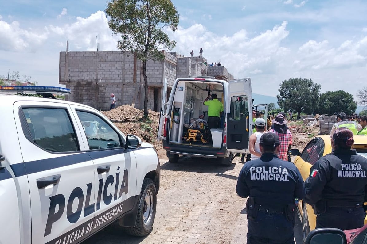 CON ACCIÓN COORDINADA POLICÍAS DE LA CAPITAL Y PARAMÉDICOS RESCATAN A TRABAJADOR DE LA CONSTRUCCIÓN LESIONADO EN OBRA