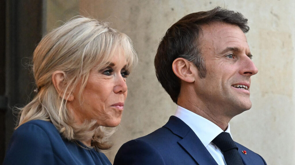 EMMANUEL Y BRIGITTE MACRON LLEVAN A TRIBUNALES DE EE.UU. UN CASO DE DIFAMACIÓN