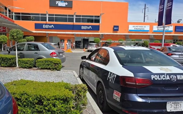 ASALTO EN BANCO DE CHIAUTEMPAN: EMPLEADOS DE GASOLINERA SON DESPOJADOS DE FUERTE SUMA