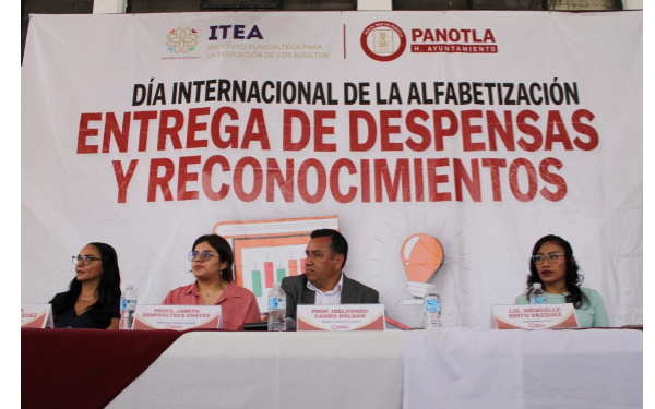 PANOTLA RECONOCE A CIUDADANOS QUE CONCLUYERON SU EDUCACIÓN BÁSICA CON ESTÍMULOS E INCENTIVOS