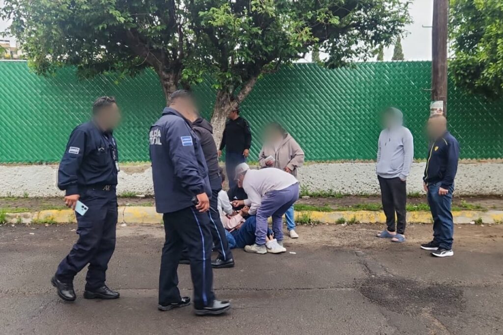 POLICÍA MUNICIPAL Y PROTECCIÓN CIVIL DE LA CAPITAL ATIENDEN A MUJER CON LESIONES EN EL PECHO