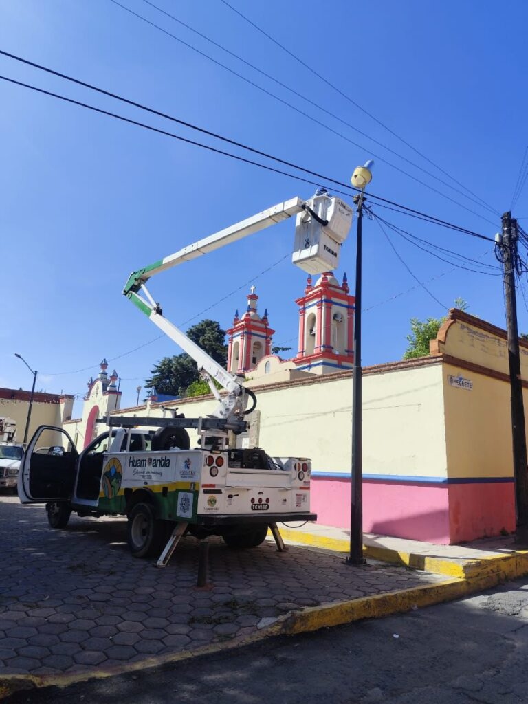 SERVICIOS MUNICIPALES REALIZAN MANTENIMIENTO EN ESPACIOS PÚBLICOS DE HUAMANTLA