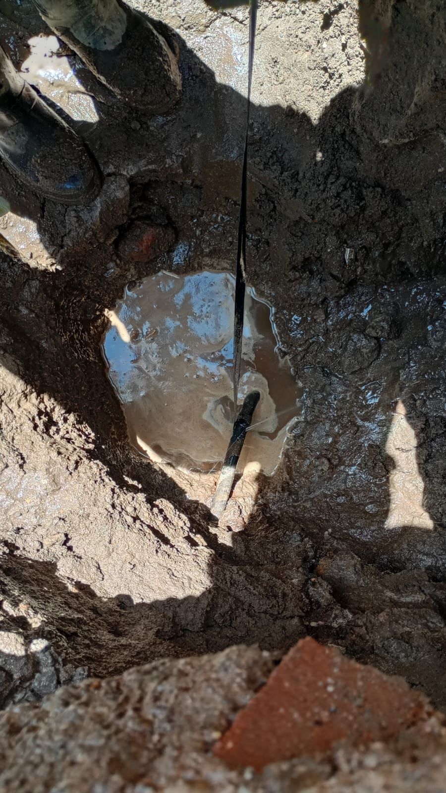 CAPAMH REPARA FUGA DE AGUA EN EL BARRIO DE SAN LUCAS