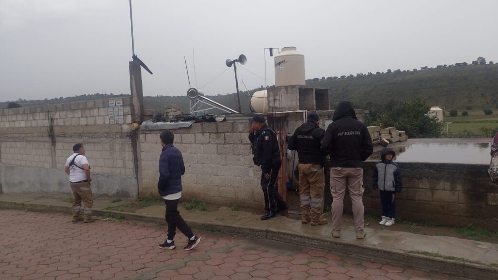 AUTORIDADES ATIENDEN REPORTE POR LA CAÍDA DE UN RAYO EN LA COMUNIDAD DE TECOAC