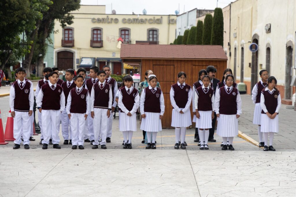 SECUNDARIA TÉCNICA NO. 26 Y EL PUEBLO IGNACIO ZARAGOZA ENCABEZAN CEREMONIA DE HONORES A LOS SÍMBOLOS PATRIOS EN HUAMANTLA