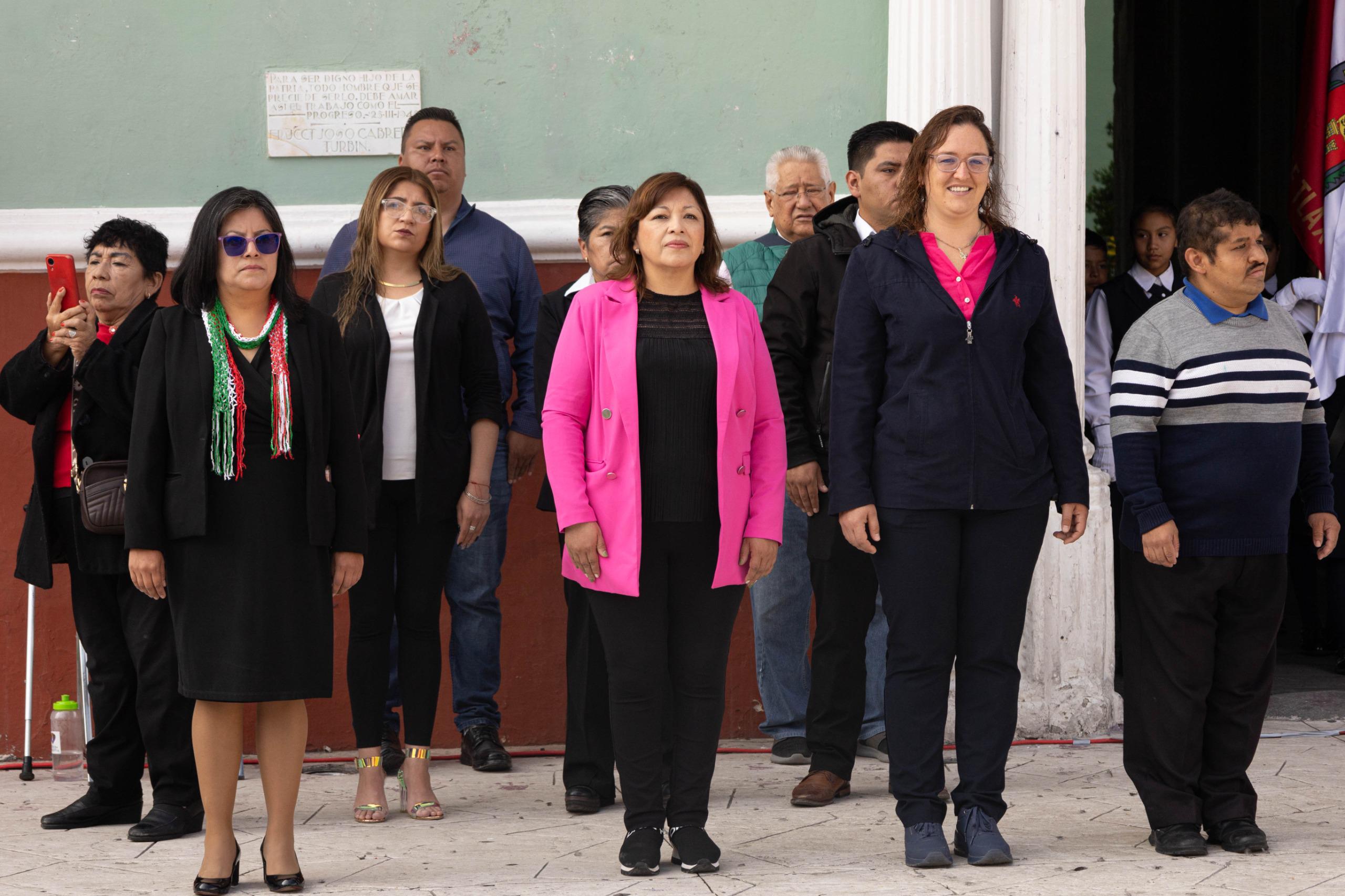 ESCUELA PRIMARIA “JUSTO SIERRA” Y BARRIO DE SAN ANTONIO ENCABEZAN HONORES A LOS SÍMBOLOS PATRIOS E IZAMIENTO DE LA BANDERA MONUMENTAL EN HUAMANTLA