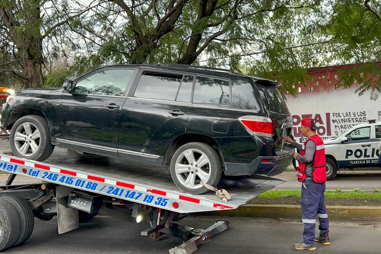 POLICÍA MUNICIPAL DE TLAXCALA ASEGURA CAMIONETA CON REPORTE DE ROBO EN OPERATIVO DE VIGILANCIA EN ACUITLAPILCO
