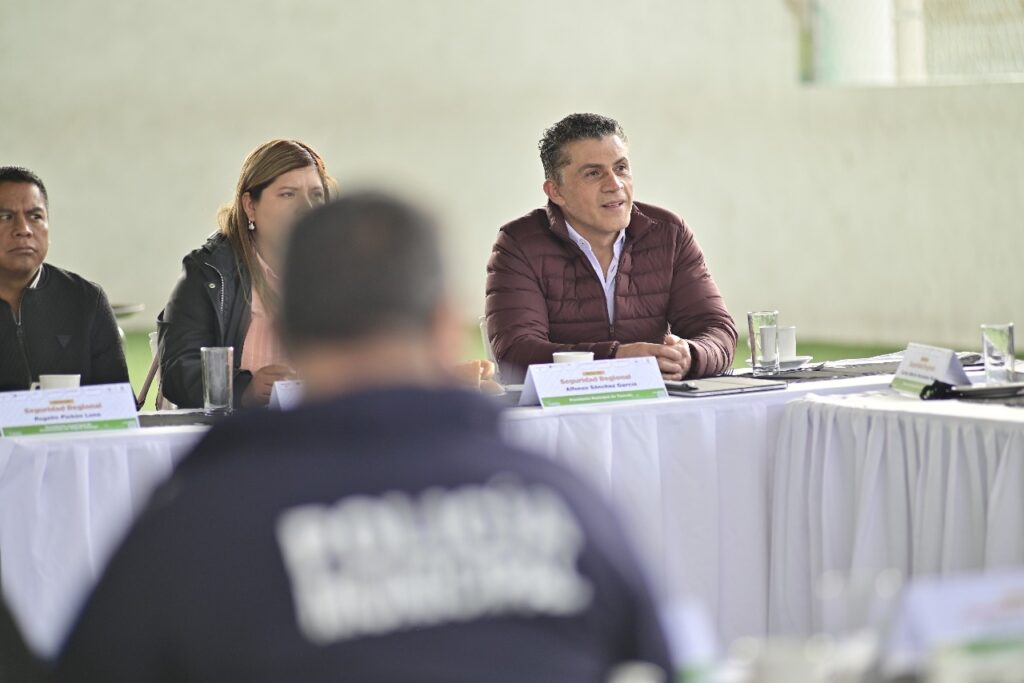 ALFONSO SÁNCHEZ GARCÍA REFUERZA COORDINACIÓN EN LA MESA DE PAZ Y SEGURIDAD EN MAZATECOCHCO