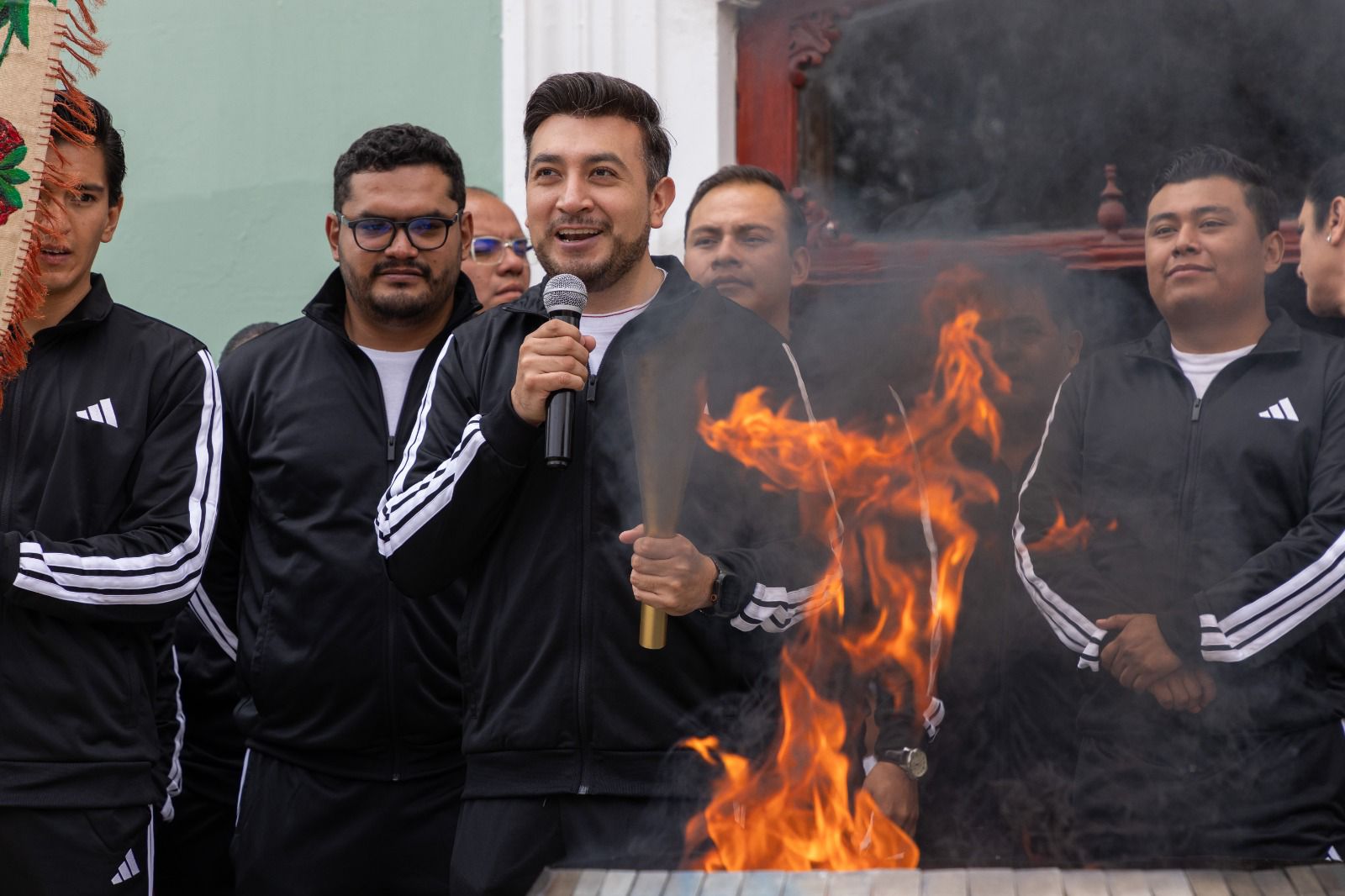 SALVADOR SANTOS CEDILLO RECIBE EL FUEGO SIMBÓLICO DE LA INDEPENDENCIA Y REAFIRMA EL ORGULLO PATRIÓTICO DE HUAMANTLA