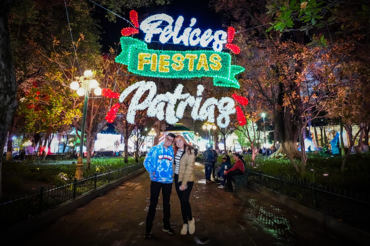 COMPARTE EL ALCALDE ALFONSO SÁNCHEZ GARCÍA UNA MÁGICA NOCHE DE FIESTA PATRIA CON FAMILIAS DE LA CAPITAL