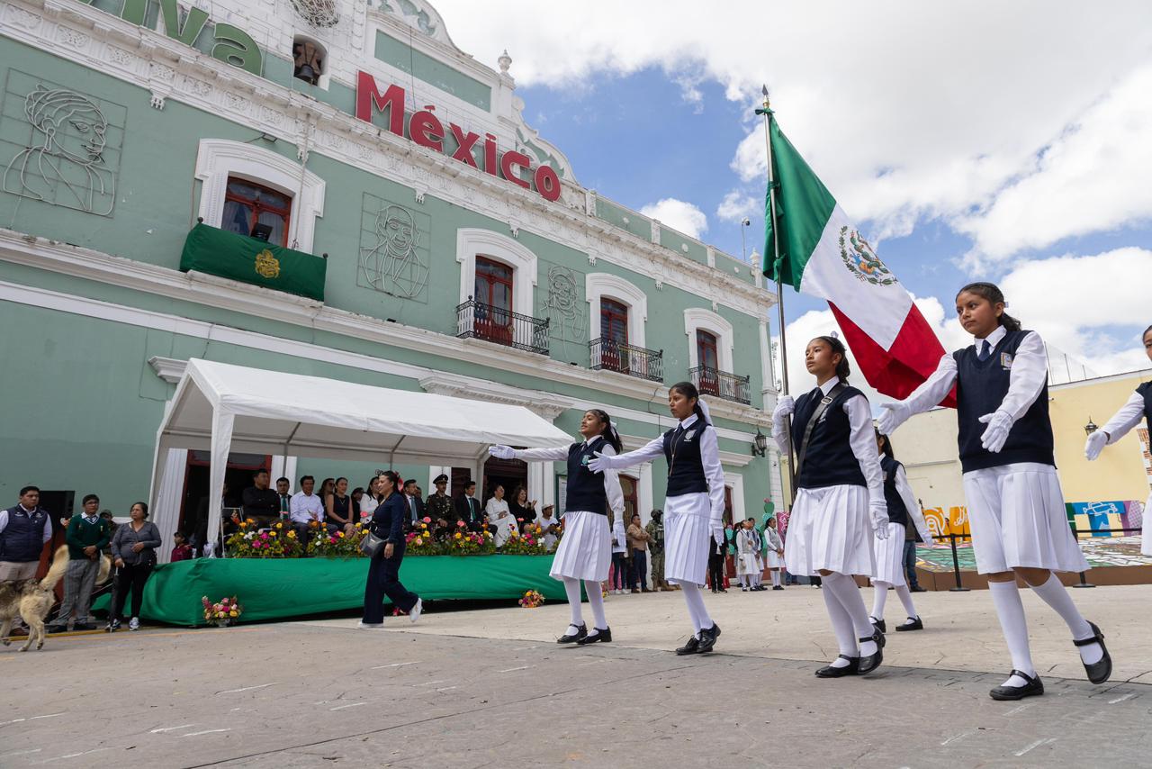 HUAMANTLA RINDE HOMENAJE A MIGUEL HIDALGO Y CELEBRA EL DESFILE CÍVICO POR EL CCXV ANIVERSARIO DE LA INDEPENDENCIA DE MÉXICO