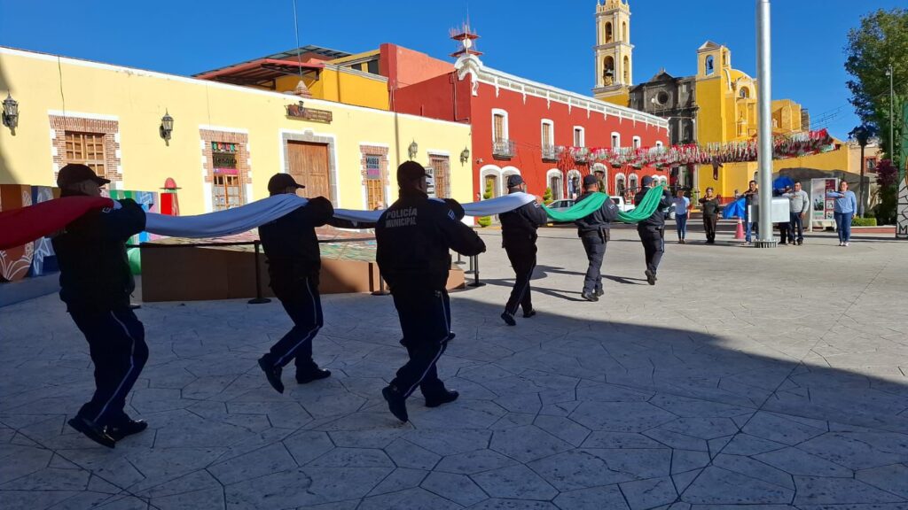RANCHERÍA DE TORRES Y EL MOLINO ENCABEZAN CEREMONIA DE HONORES A LA BANDERA EN HUAMANTLA