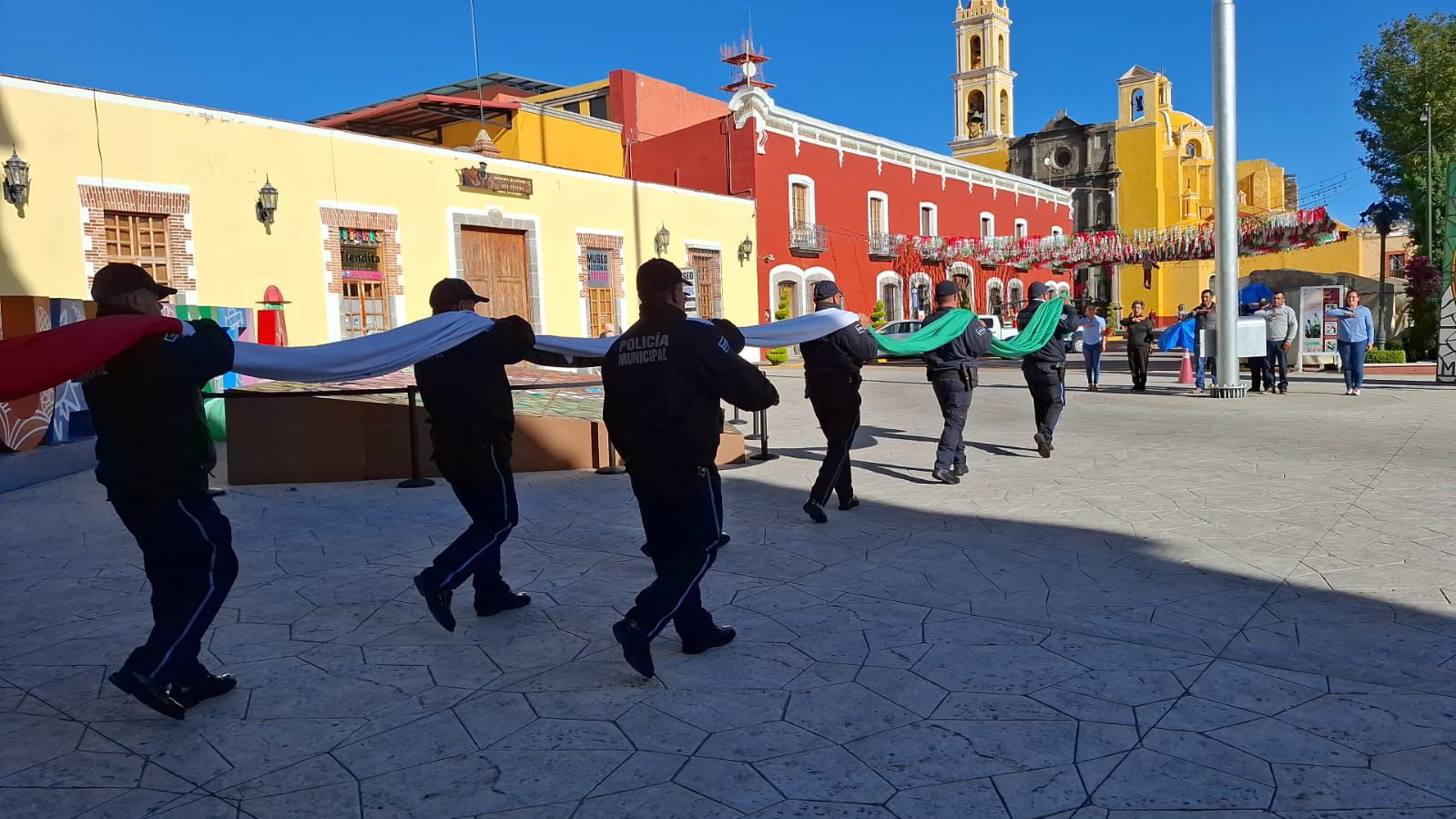 RANCHERÍA DE TORRES Y EL MOLINO ENCABEZAN CEREMONIA DE HONORES A LA BANDERA EN HUAMANTLA