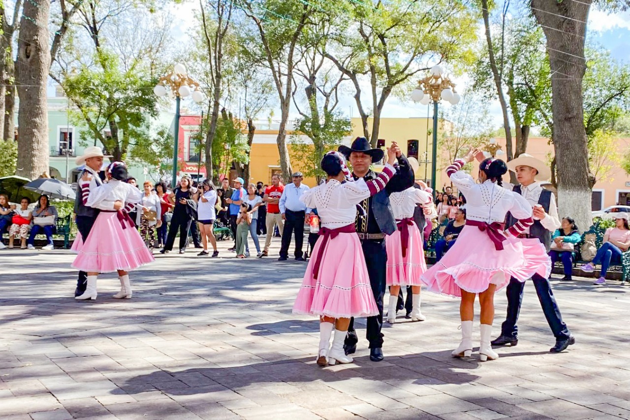 ACERCA AYUNTAMIENTO DE TLAXCALA EXPRESIONES ARTÍSTICAS A LA CIUDADANÍA EN LA PLAZA DE LA CONSTITUCIÓN