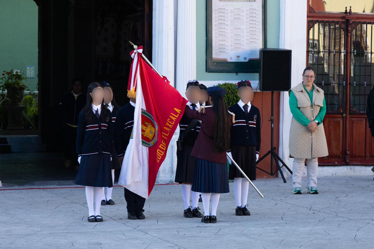 SAN JOSÉ XICOHTÉNCATL Y ESCUELA PRIMARIA “GABRIELA MISTRAL” ENCABEZAN CEREMONIA DE HONORES A LOS SÍMBOLOS PATRIOS