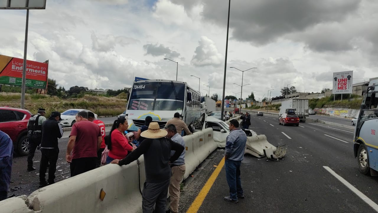 CHOQUE MÚLTIPLE EN EL MOLINITO DEJA 4 LESIONADOS Y CAOS VIAL EN LA APIZACO–TLAXCALA