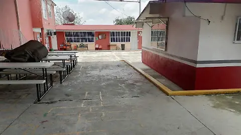 ESCUELAS DE TOTOLAC Y PANOTLA REANUDAN CLASES TRAS INTENSA TORMENTA CON GRANIZO