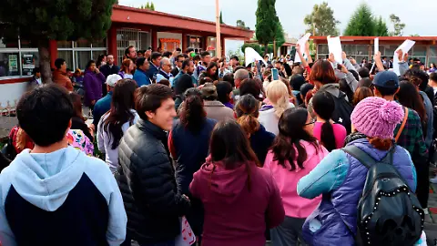 INDIGNACIÓN EN APIZACO: ALUMNA DEL COBAT 10 ES DADA DE BAJA TRAS APUÑALAR A COMPAÑERO; PROTESTAS EXHIBEN MÁS IRREGULARIDADES