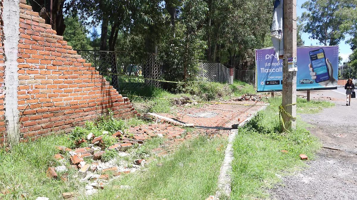 ESCUELAS DAÑADAS Y SIN ATENCIÓN: MIENTRAS TANTO, EL SECRETARIO BUSCA REFLECTORES POLÍTICOS