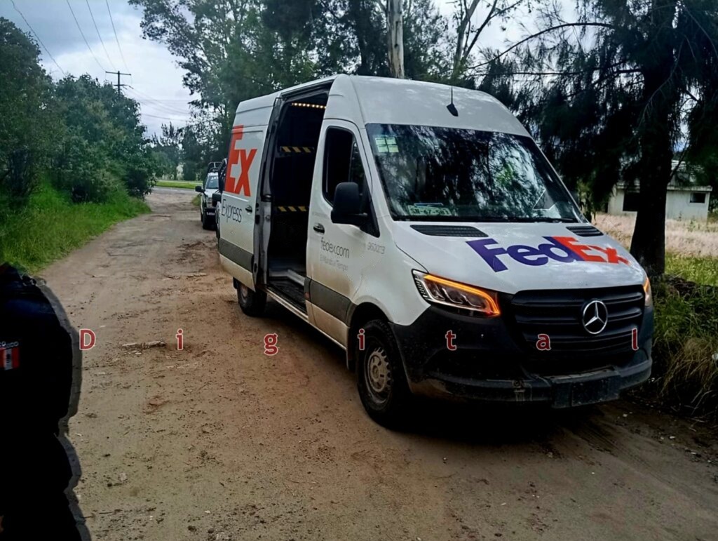 RECUPERAN CAMIONETA DE FEDEX ROBADA EN APIZACO; CARGAMENTO DESAPARECIÓ