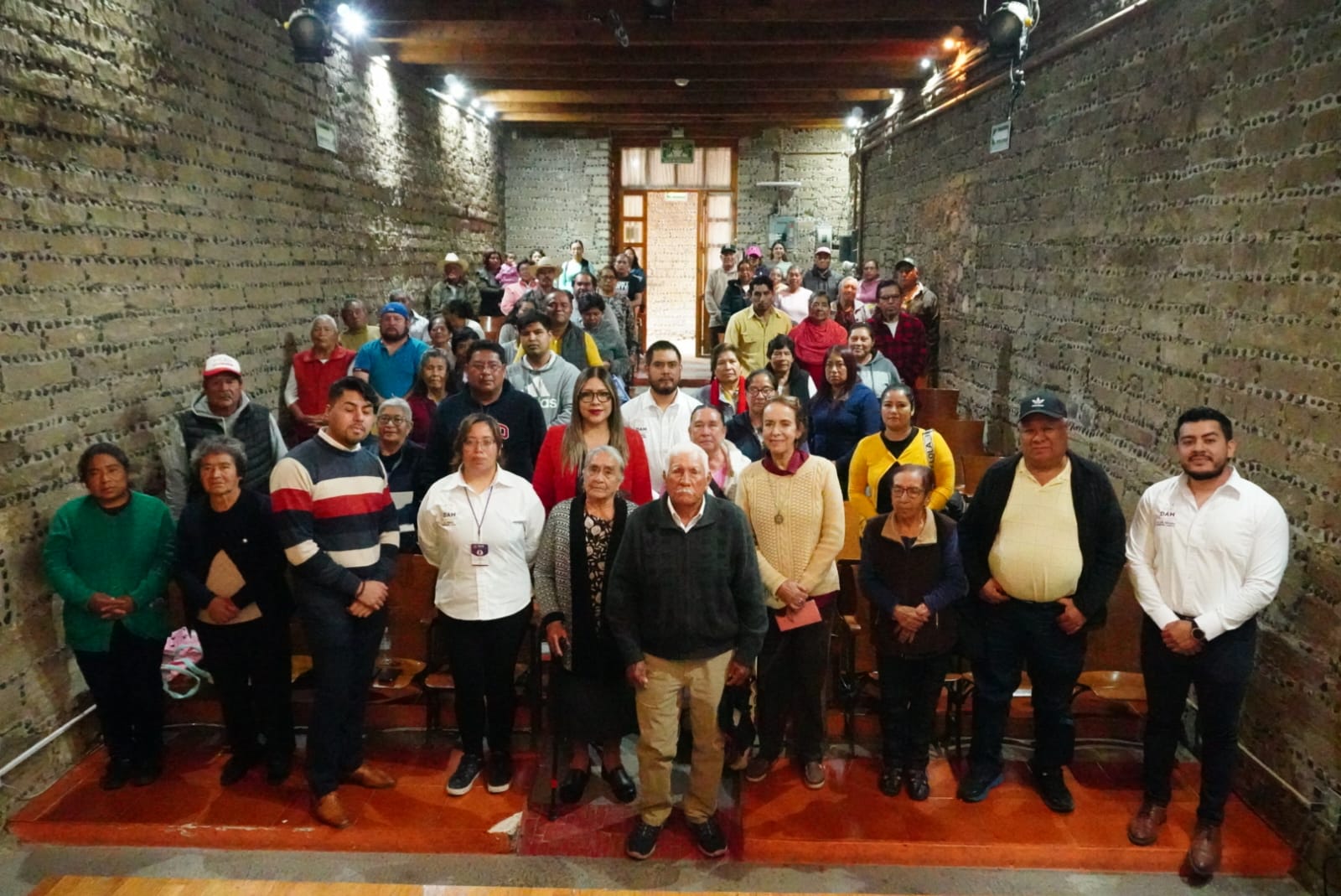 DAM IMPULSA REENCUENTROS FAMILIARES: ADULTOS MAYORES INICIAN TRÁMITES PARA VIAJAR A EE. UU.