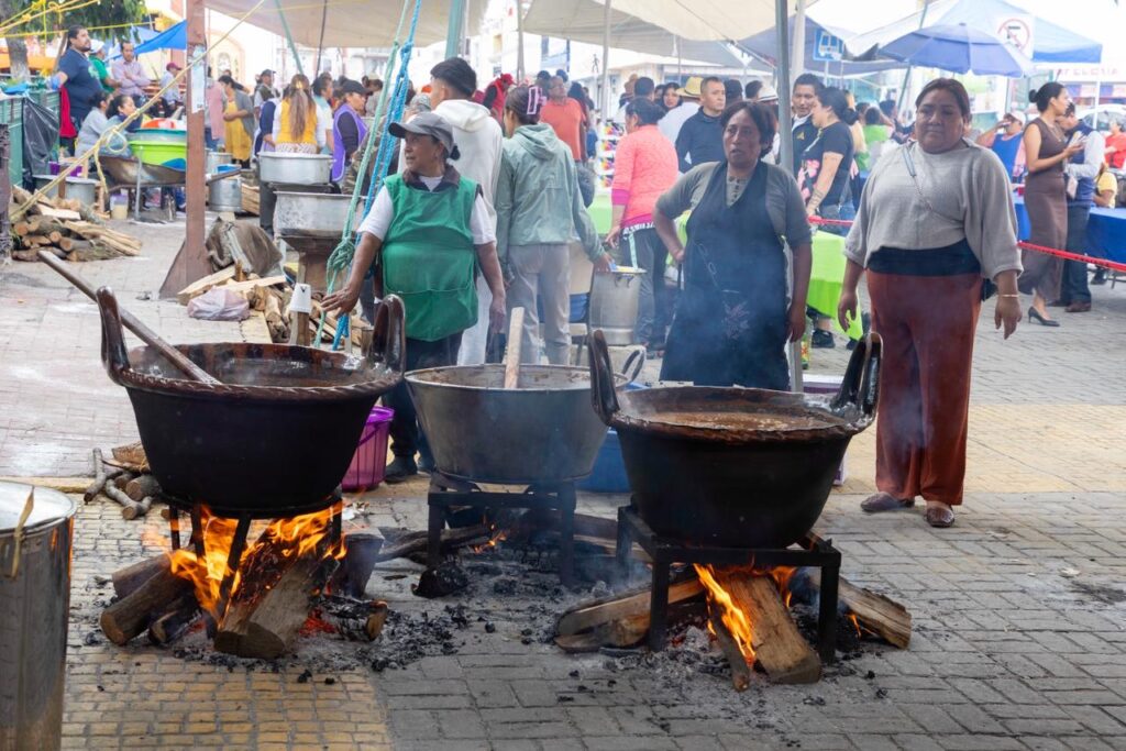 HERMANAMIENTO ENTRE HUAMANTLA Y PAPALOTLA EN EL MARCO DE LA FERIA DEL MOLE Y DEL TAMAL DE ANÍS