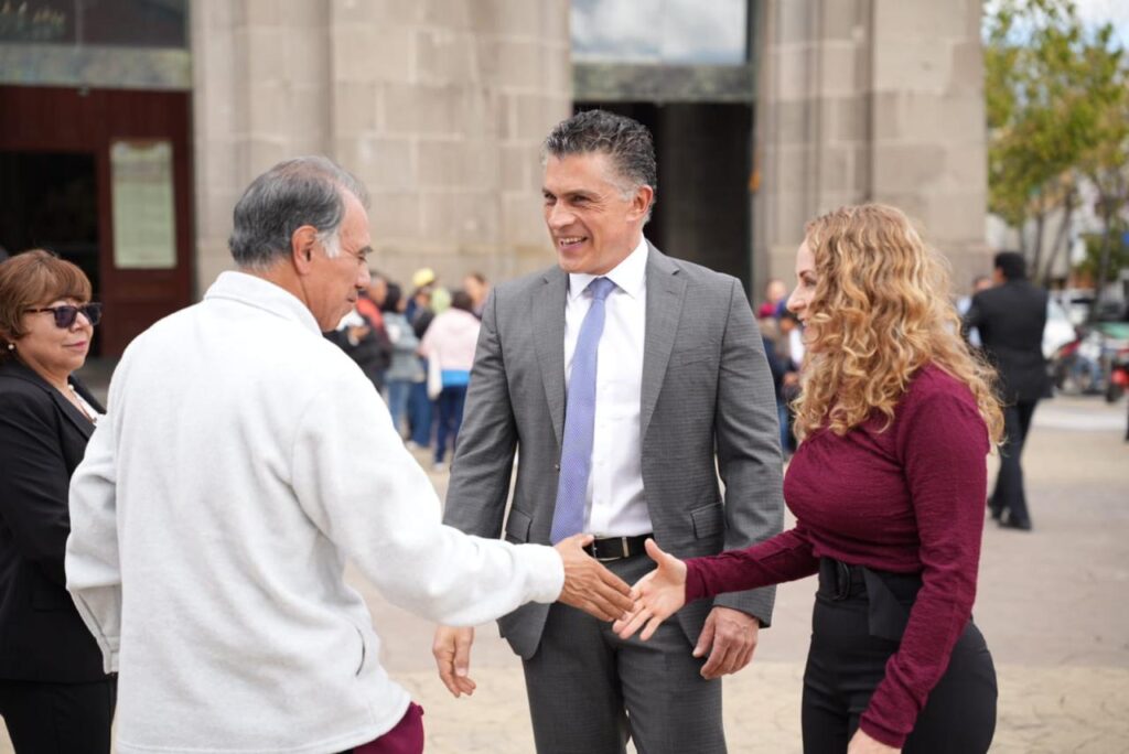 ALFONSO SÁNCHEZ GARCÍA ACOMPAÑA AL ALCALDE DE APIZACO EN SU PRIMER INFORME DE GOBIERNO