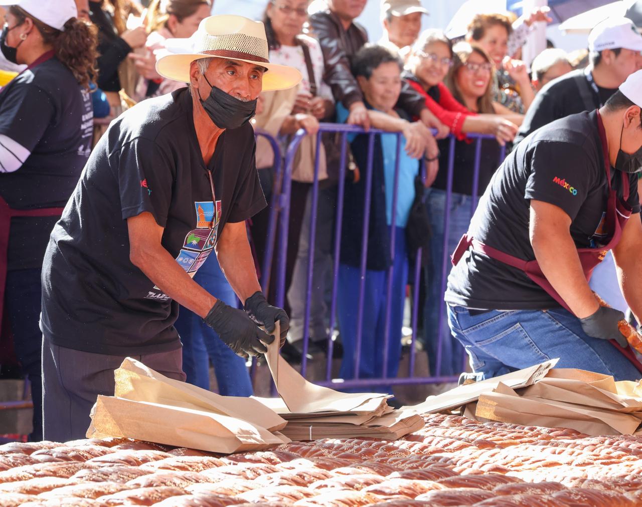 TLAXCALA LOGRA SU TERCER RÉCORD GUINNESS Y CONSOLIDA SU GRANDEZA CULTURAL CON EL PAN DE FIESTA MÁS GRANDE DEL MUNDO
