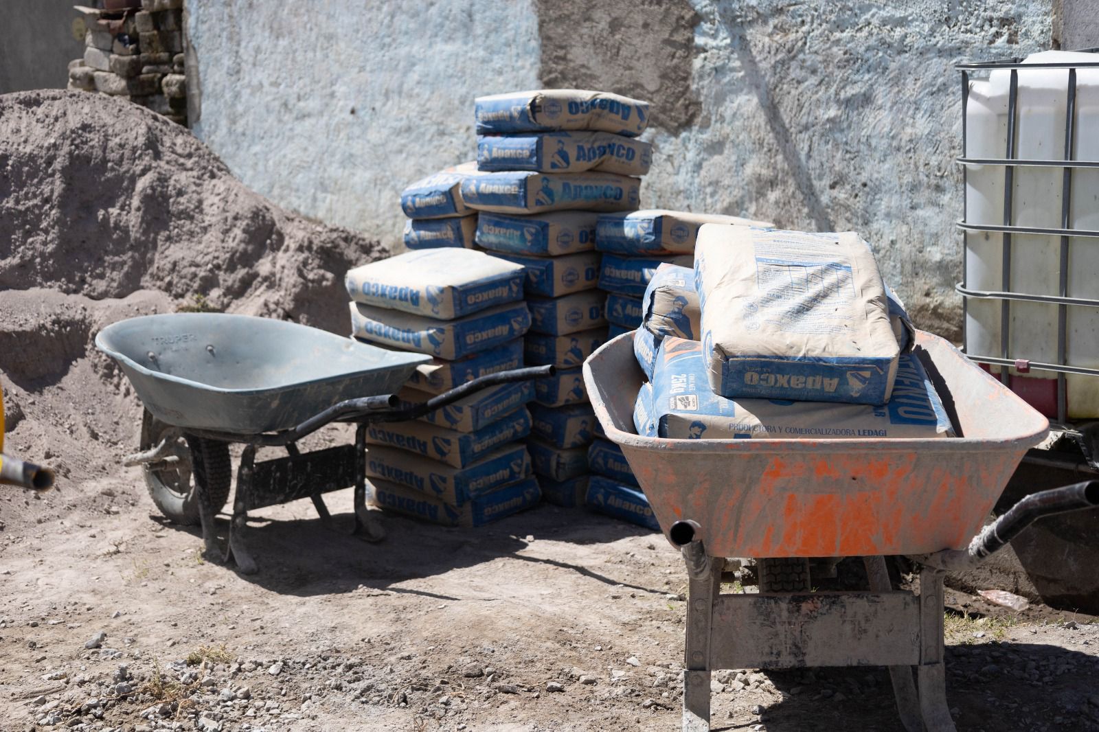 AVANZA LA CONSTRUCCIÓN DE BANQUETAS Y GUARNICIONES EN SAN DIEGO XALPATLAHUAYA