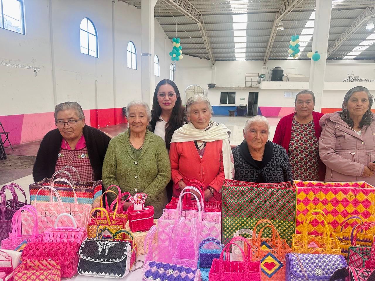 CONCLUYE CON ÉXITO EL CURSO DE BORDADO ARTESANAL BÁSICO PARA ADULTAS MAYORES EN EMILIANO ZAPATA