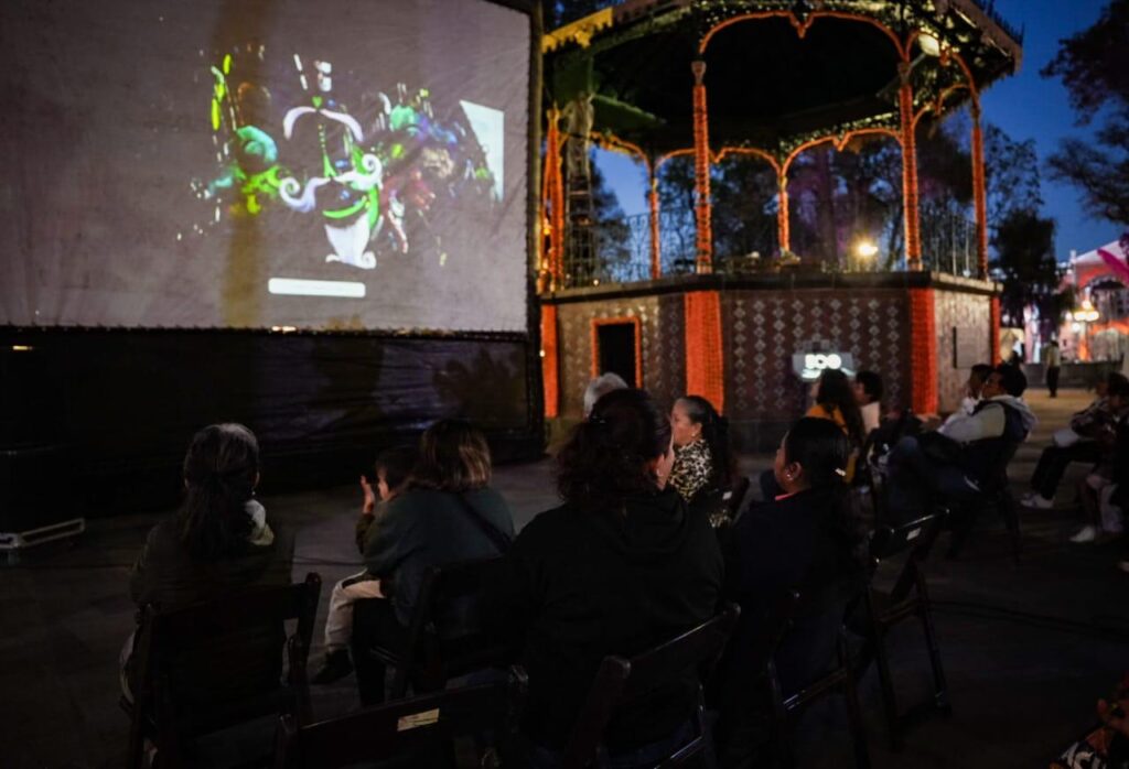 CON OFRENDAS, CINE Y MÚSICA EL AYUNTAMIENTO DE TLAXCALA INICIA EL “FESTIVAL DE LA VIDA Y LA MUERTE 2025”