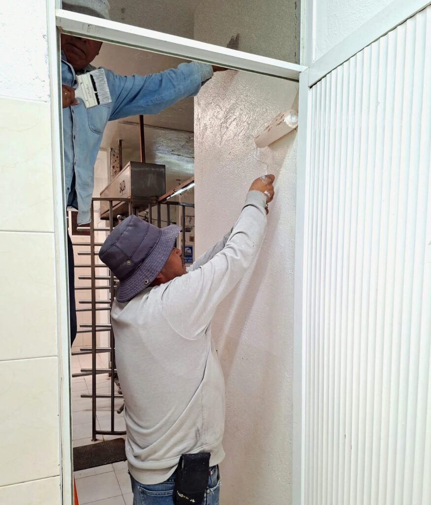 CHIAUTEMPAN RENUEVA BAÑOS DEL MERCADO HIDALGO Y AUDITORIO MUNICIPAL PARA MEJORAR EL SERVICIO