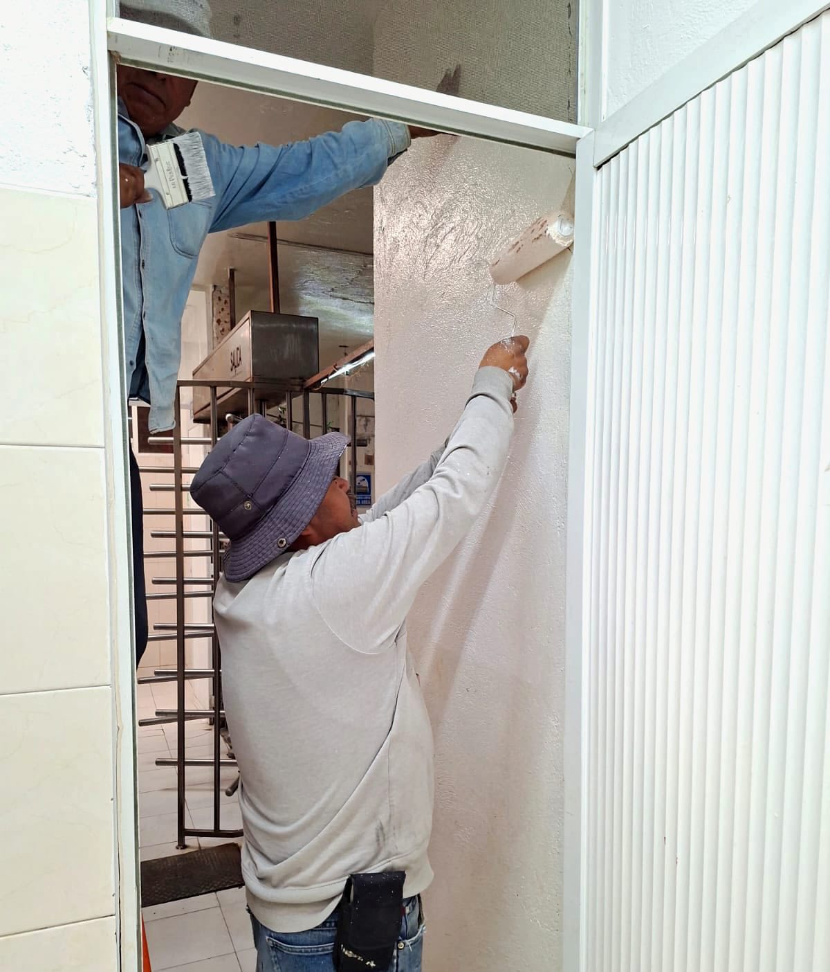 CHIAUTEMPAN RENUEVA BAÑOS DEL MERCADO HIDALGO Y AUDITORIO MUNICIPAL PARA MEJORAR EL SERVICIO
