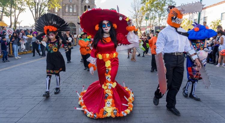 APIZACO SE LLENA DE MAGIA Y CREATIVIDAD EN EL ESPECTACULAR DESFILE DE TERROR 2025