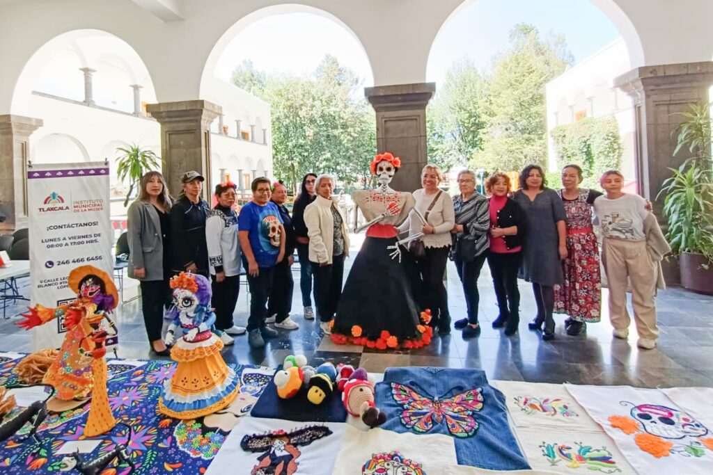 CLAUSURA EL AYUNTAMIENTO DE TLAXCALA CURSO DE ELABORACIÓN DE CATRINAS E IMPULSA EL TALENTO DE LAS MUJERES