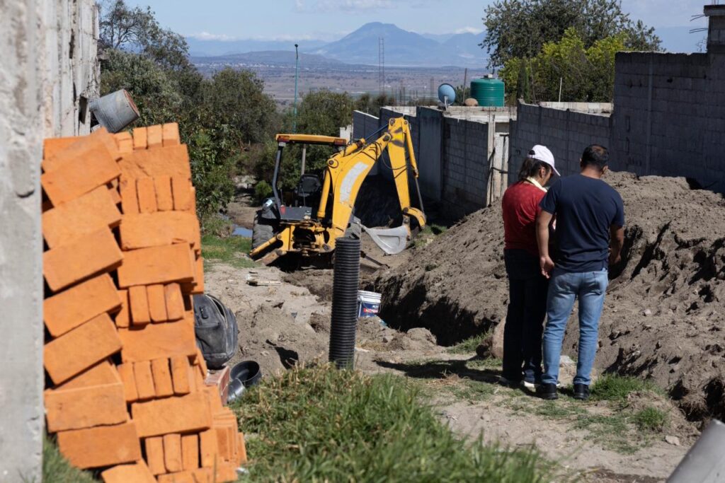 CONTINÚA LA CONSTRUCCIÓN DE LA RED DE DRENAJE SANITARIO EN LA COMUNIDAD DE LOS PILARES
