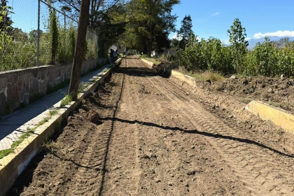 ALCALDE ALFONSO SÁNCHEZ GARCÍA REFUERZA LA INFRAESTRUCTURA AHORA CON NIVELACIÓN EN LA CALLE 5 DE MAYO DE CUAUHTELULPAN