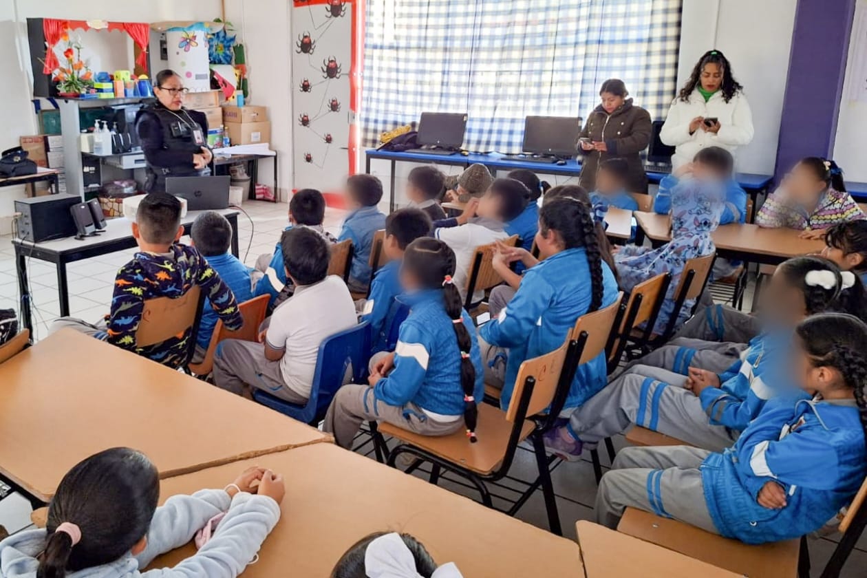 POLICÍA DE LA CAPITAL FORTALECE LA CONFIANZA CON PLÁTICA DE PREVENCIÓN EN PRIMARIA “HÉROES DE CHAPULTEPEC” DE OCOTLÁN
