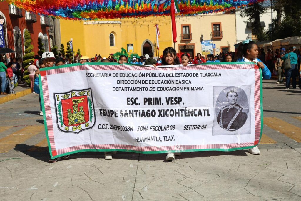 HUAMANTLA CONMEMORA DEL 115 ANIVERSARIO DE LA REVOLUCIÓN MEXICANA CON HOMENAJE Y DESFILE CÍVICO.