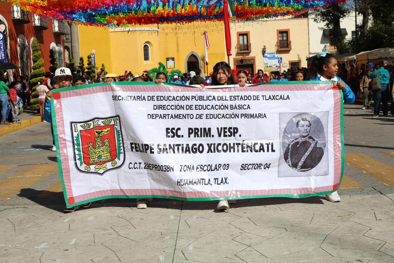 HUAMANTLA CONMEMORA DEL 115 ANIVERSARIO DE LA REVOLUCIÓN MEXICANA CON HOMENAJE Y DESFILE CÍVICO.