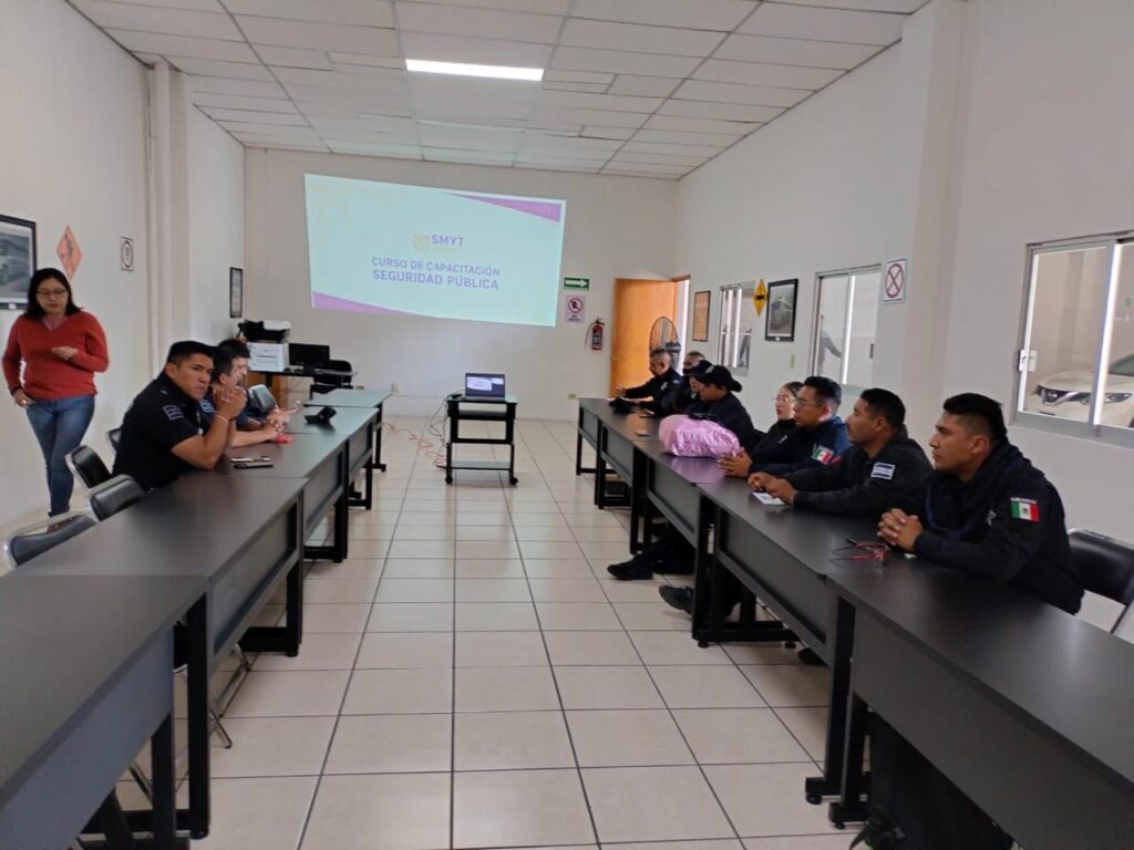 SECRETARÍA DE MOVILIDAD REFUERZA SEGURIDAD VIAL CON CAPACITACIÓN A POLICÍAS MUNICIPALES Y ESTATALES