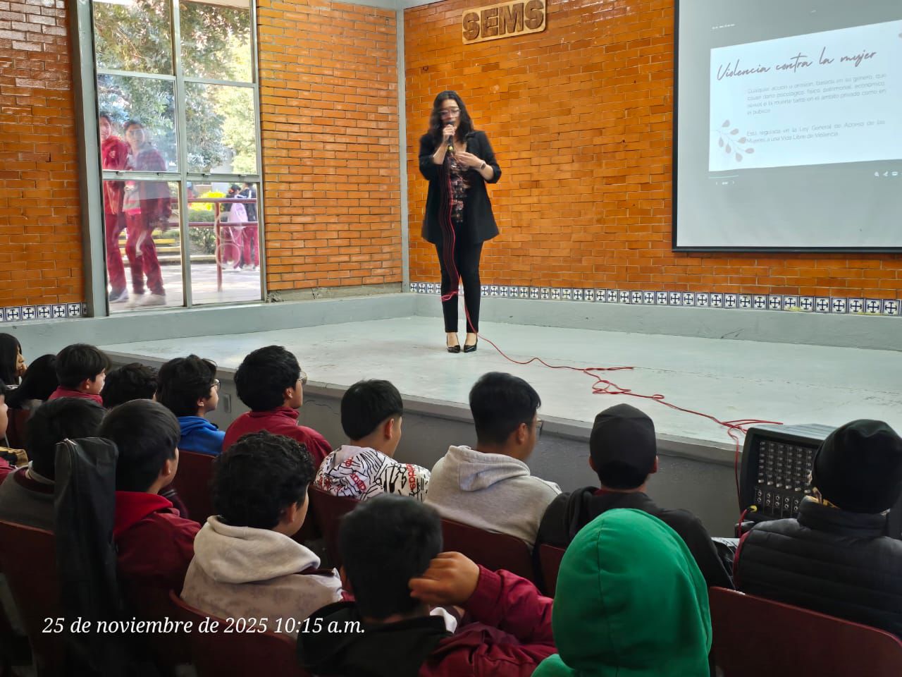 SMDIF HUAMANTLA E INSTITUTO MUNICIPAL DE LA MUJER FORTALECEN LA PREVENCIÓN CON LA CONFERENCIA “ES POSIBLE ERRADICAR LA VIOLENCIA” EN EL CBTIS NO. 61