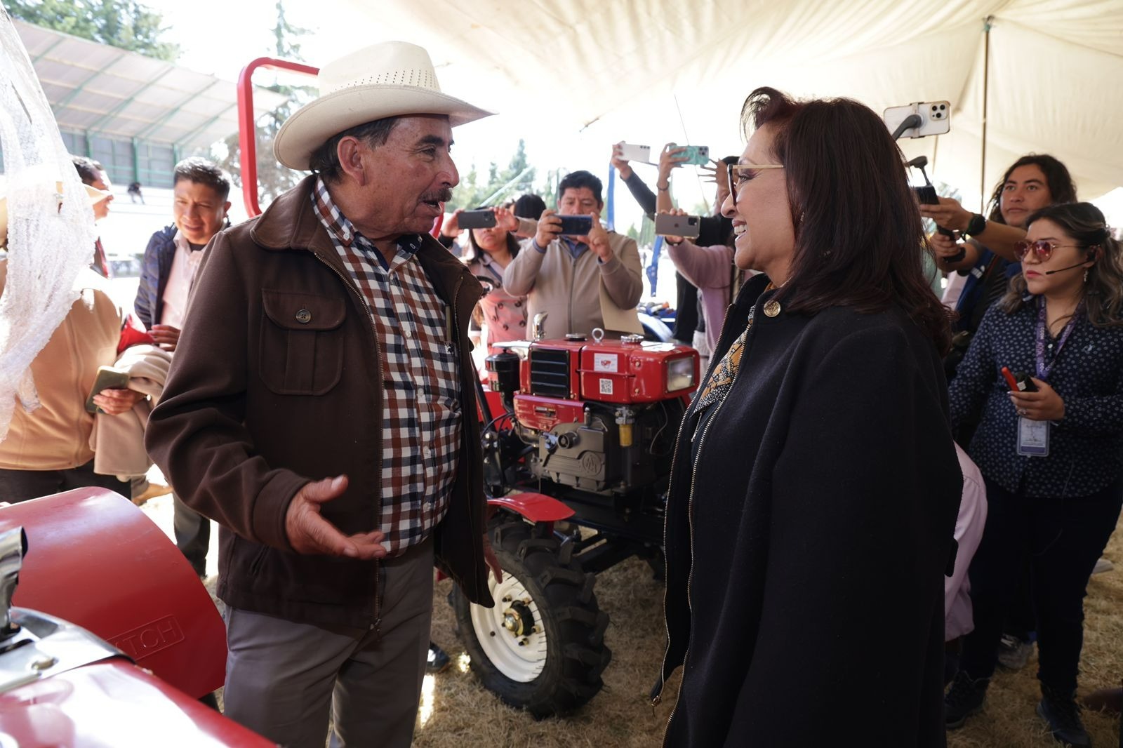 MANTIENE GOBERNADORA COMPROMISO CON CAMPESINOS TLAXCALTECAS