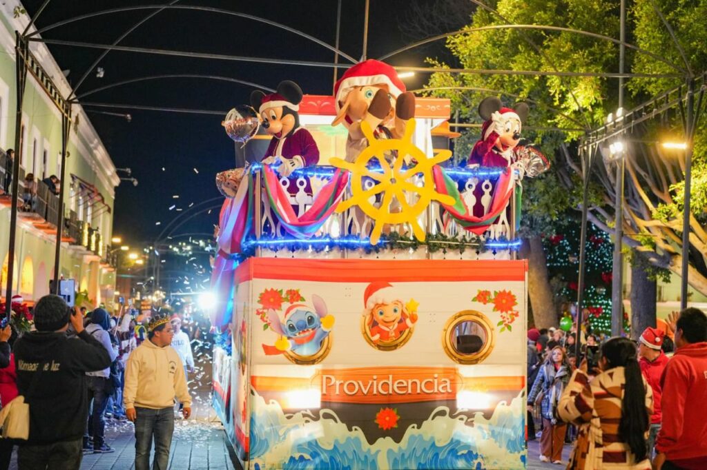 TODO UN ÉXITO EL PRIMER DESFILE NAVIDEÑO ORGANIZADO POR EL GOBIERNO DE ALFONSO SÁNCHEZ GARCÍA