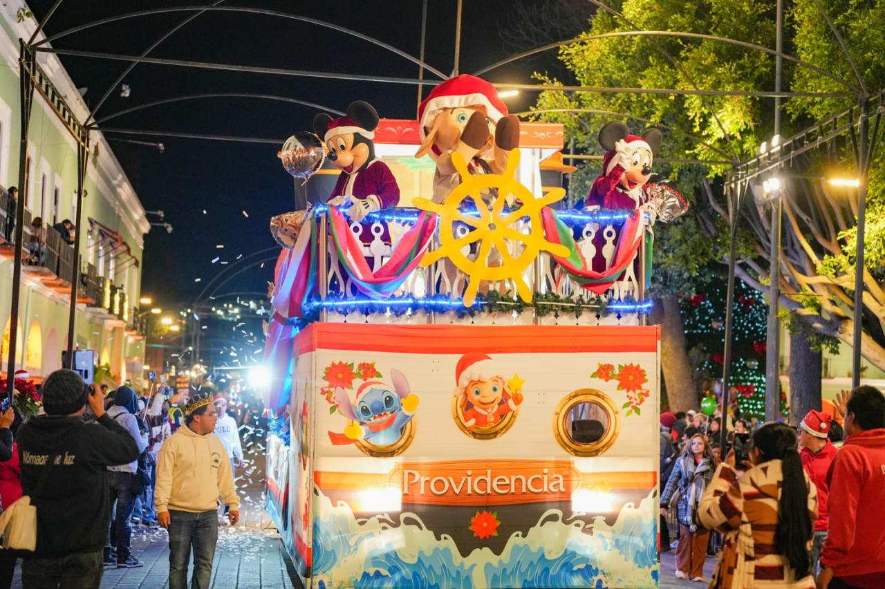 TODO UN ÉXITO EL PRIMER DESFILE NAVIDEÑO ORGANIZADO POR EL GOBIERNO DE ALFONSO SÁNCHEZ GARCÍA