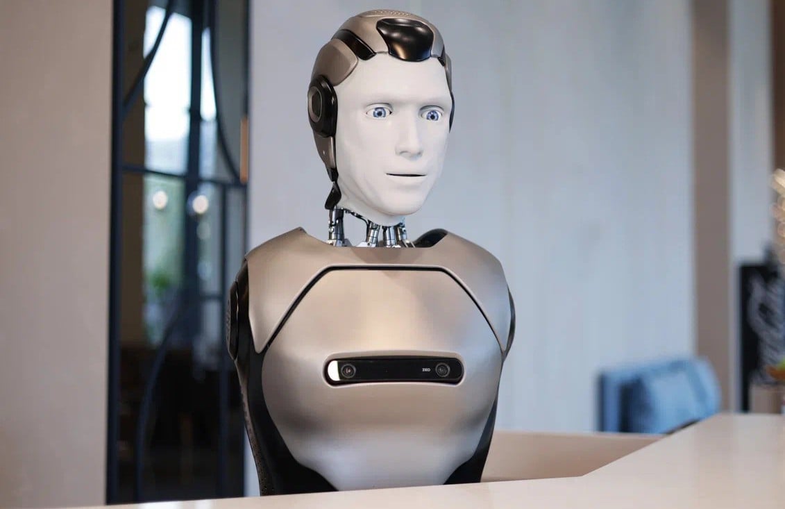 EL PRIMER ROBOT HUMANOIDE RUSO HACE SU GRAN DEBUT… Y SE DESPLOMA EN SEGUNDOS