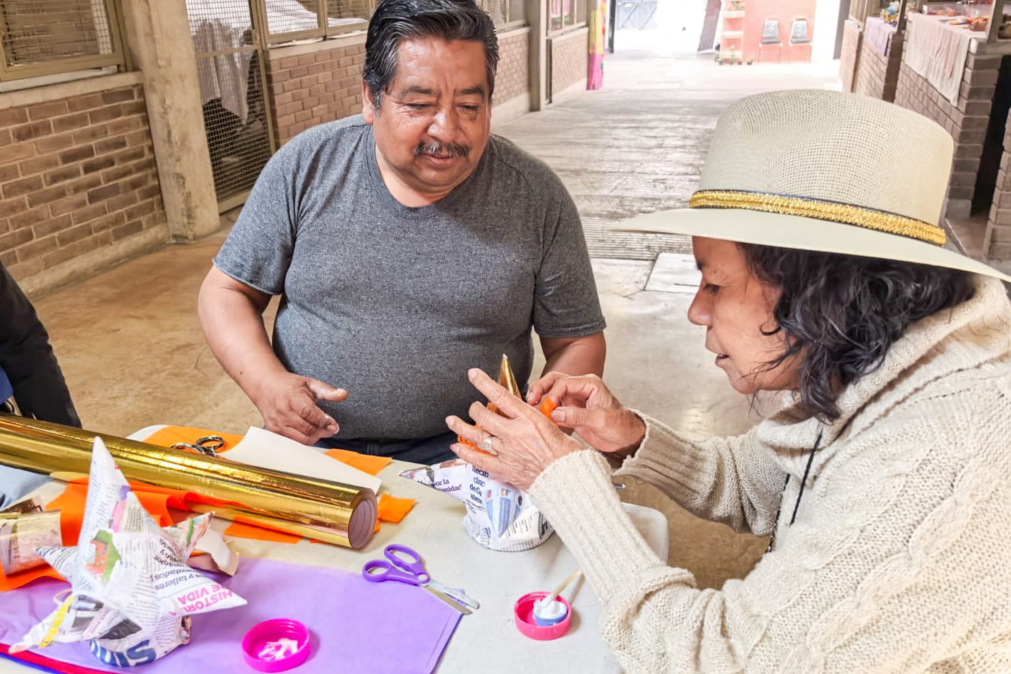 COMO PARTE DEL ANIVERSARIO DEL MERCADO DE ARTESANOS EL AYUNTAMIENTO DE TLAXCALA ORGANIZA TALLERES NAVIDEÑOS