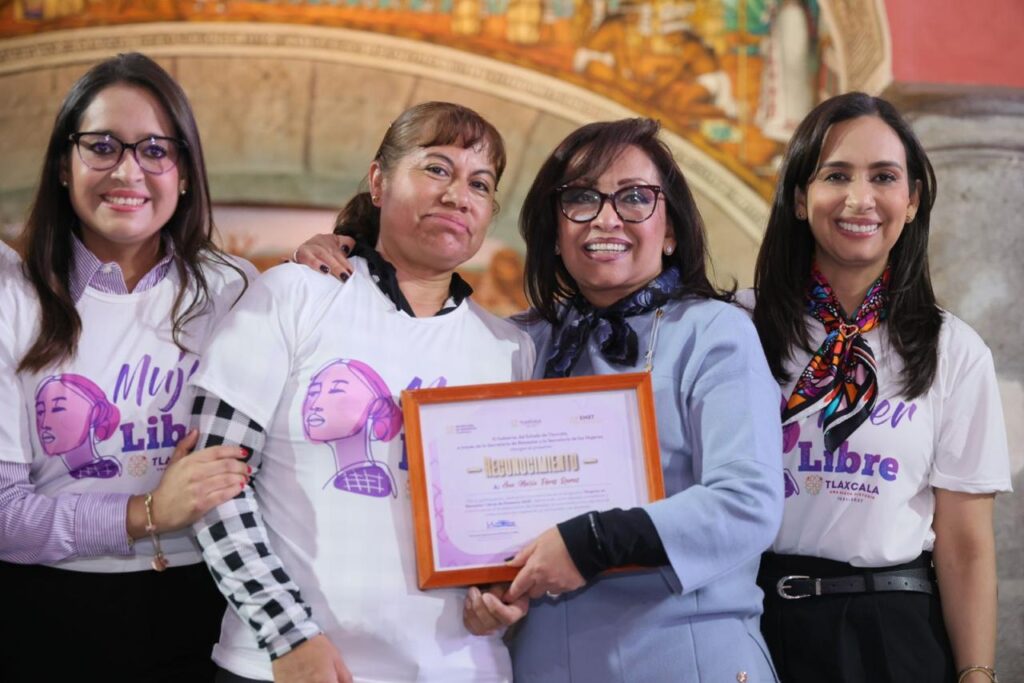 GOBERNADORA LORENA CUÉLLAR RECONOCE VALENTÍA DE 50 TLAXCALTECAS QUE RECONSTRUYERON SU VIDA TRAS LA VIOLENCIA