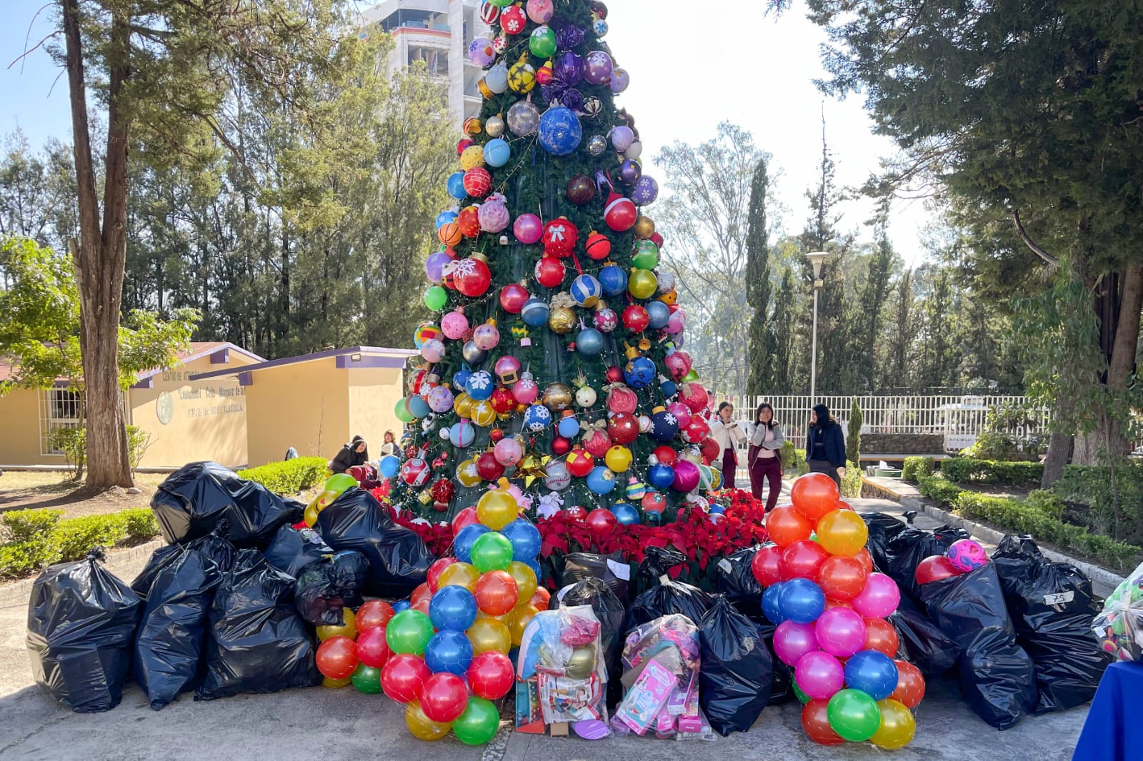 ARRANCA EL AYUNTAMIENTO DE TLAXCALA “OPERACIÓN SONRISA” EN EL CBTIS 03 Y REÚNE MÁS DE 1, 400 JUGUETES