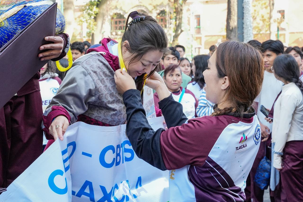 AYUNTAMIENTO DE TLAXCALA PREMIA A LOS GANADORES DE LA “CARRERA DEL GUAJOLOTE 2025” QUE ORGANIZÓ EL CBTIS 03